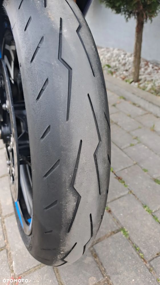 Yamaha R1 - 10