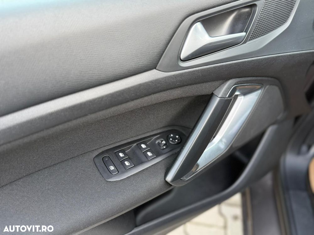 Peugeot 308 1.2 e-THP STT Allure - 21