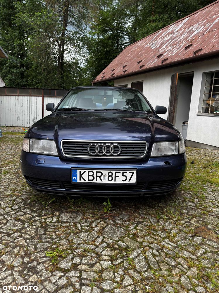Audi A4 Limousine - 4