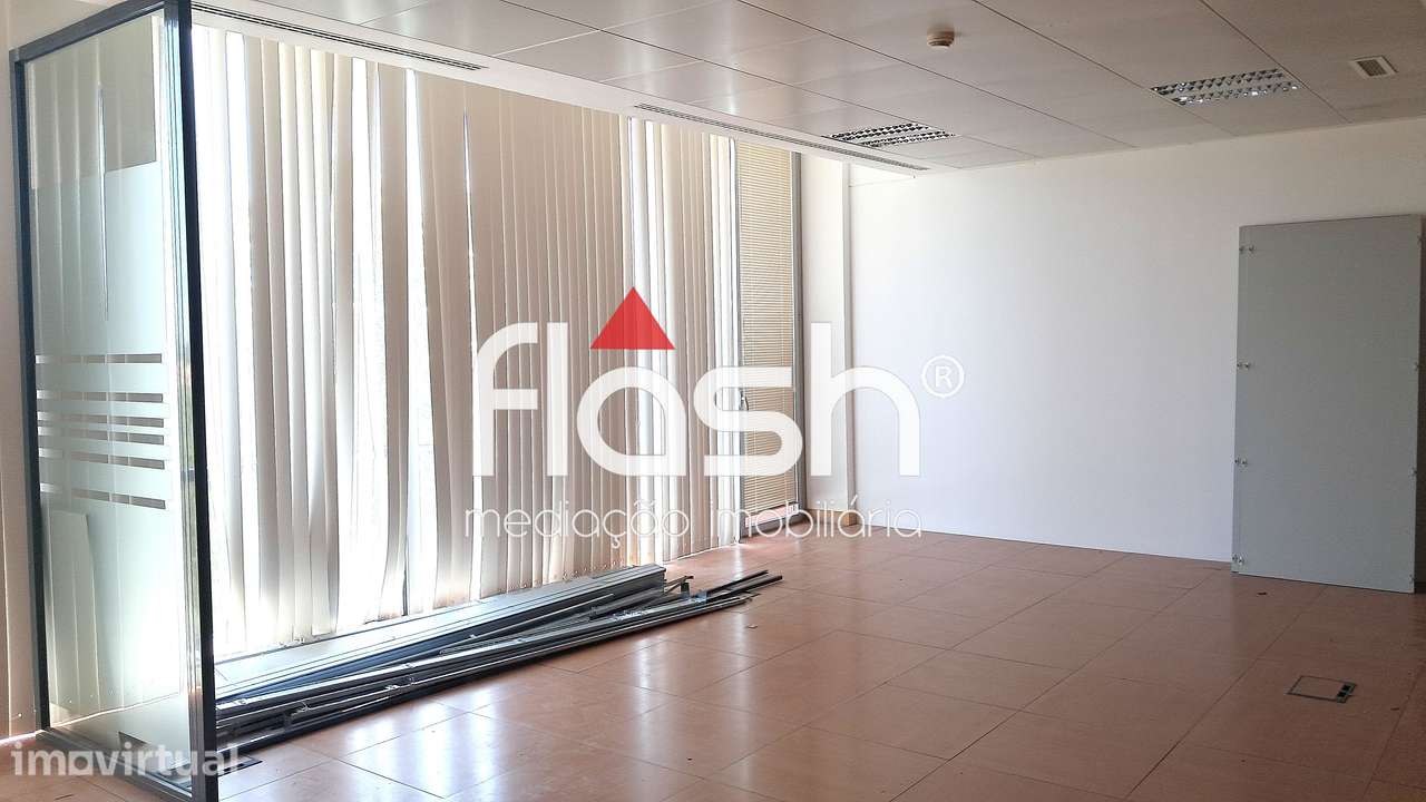 Escritórios em Edifício empresarial na zona do TAGUSPARK - Grande imagem: 2/13