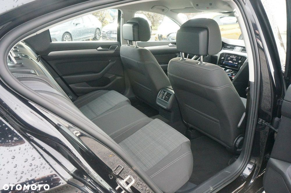 Volkswagen Passat - 31