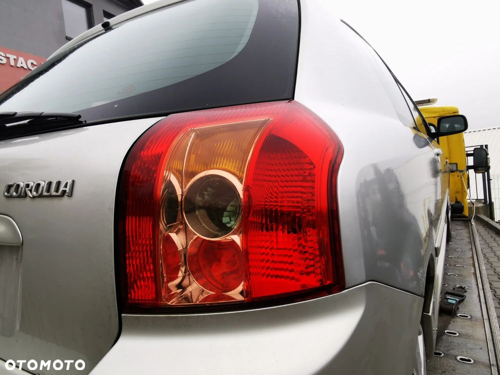 Lampy tył przód(lewa) Toyota Corolla E12 2004r 5D