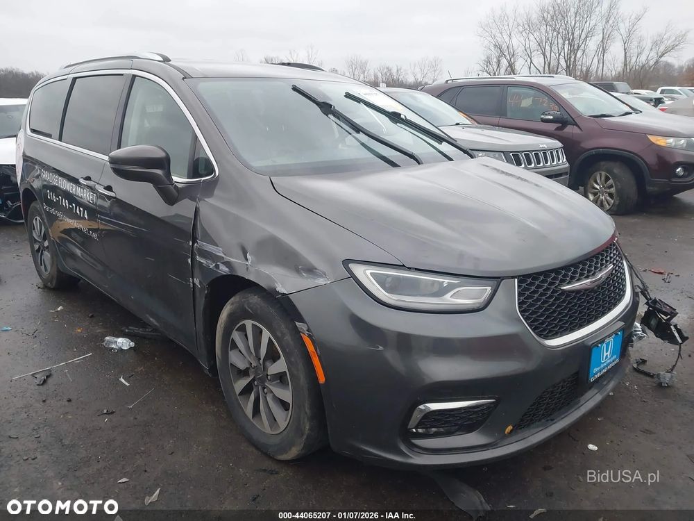 Chrysler Pacifica - 1