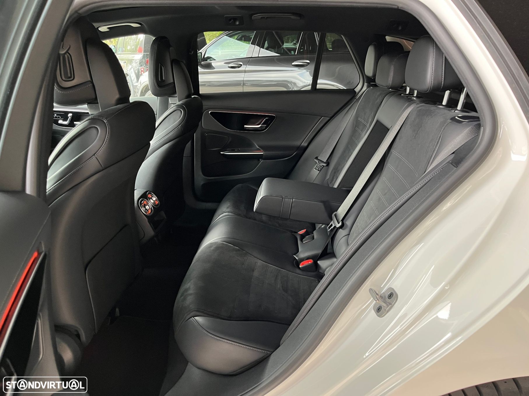 Mercedes-Benz C 300 e AMG Line - 35