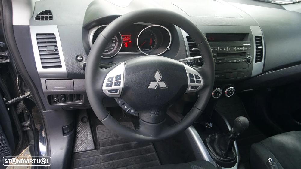 Mitsubishi Outlander 2.0 DI-D Intense 4WD - 17