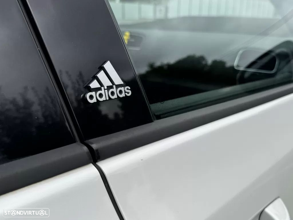 VW Golf 2.0 GTI DSG adidas - 12