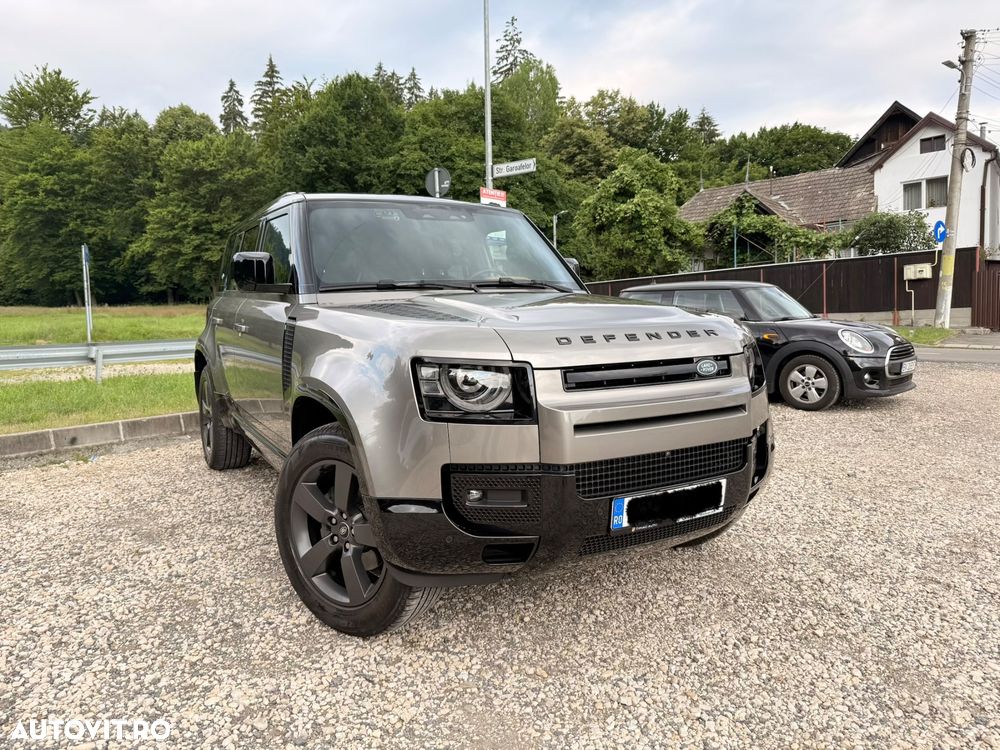 Land Rover Defender - 1