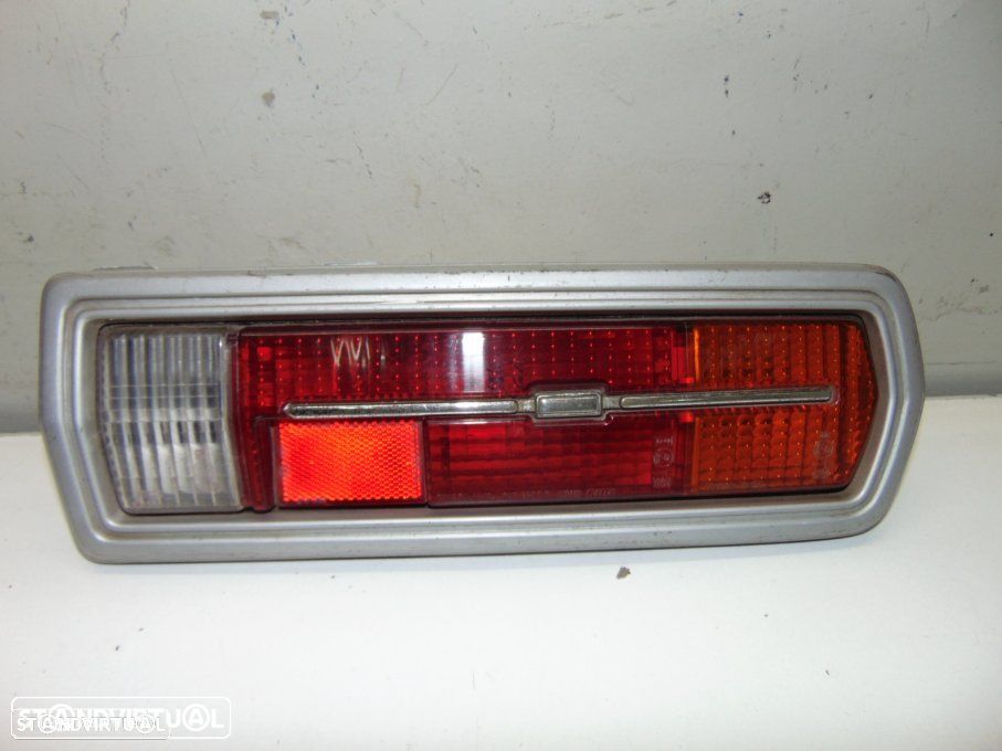 Toyota Corolla - farolim de trás - 1