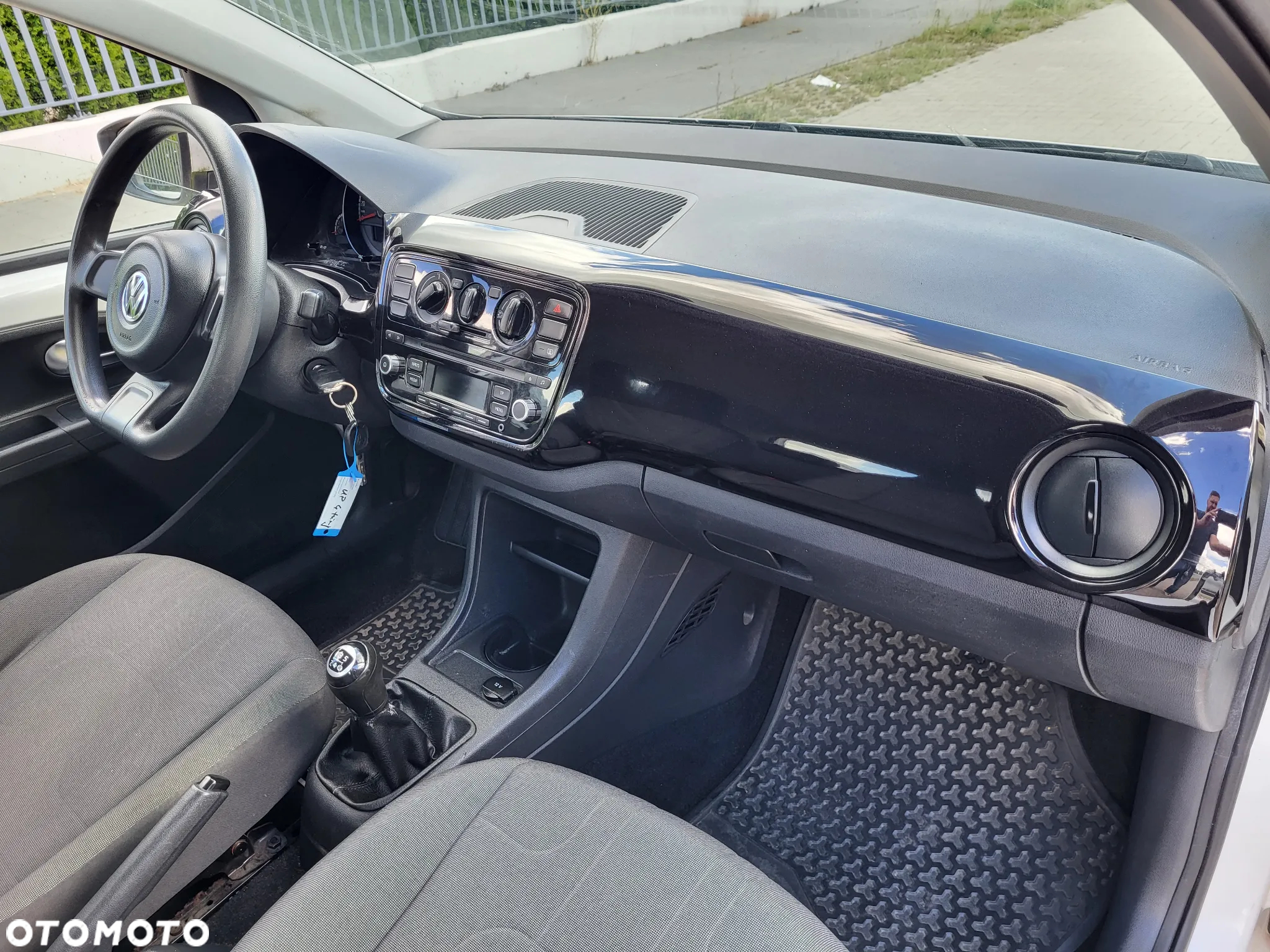 Volkswagen up! move - 12