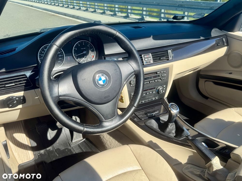 BMW Seria 3 320i - 14