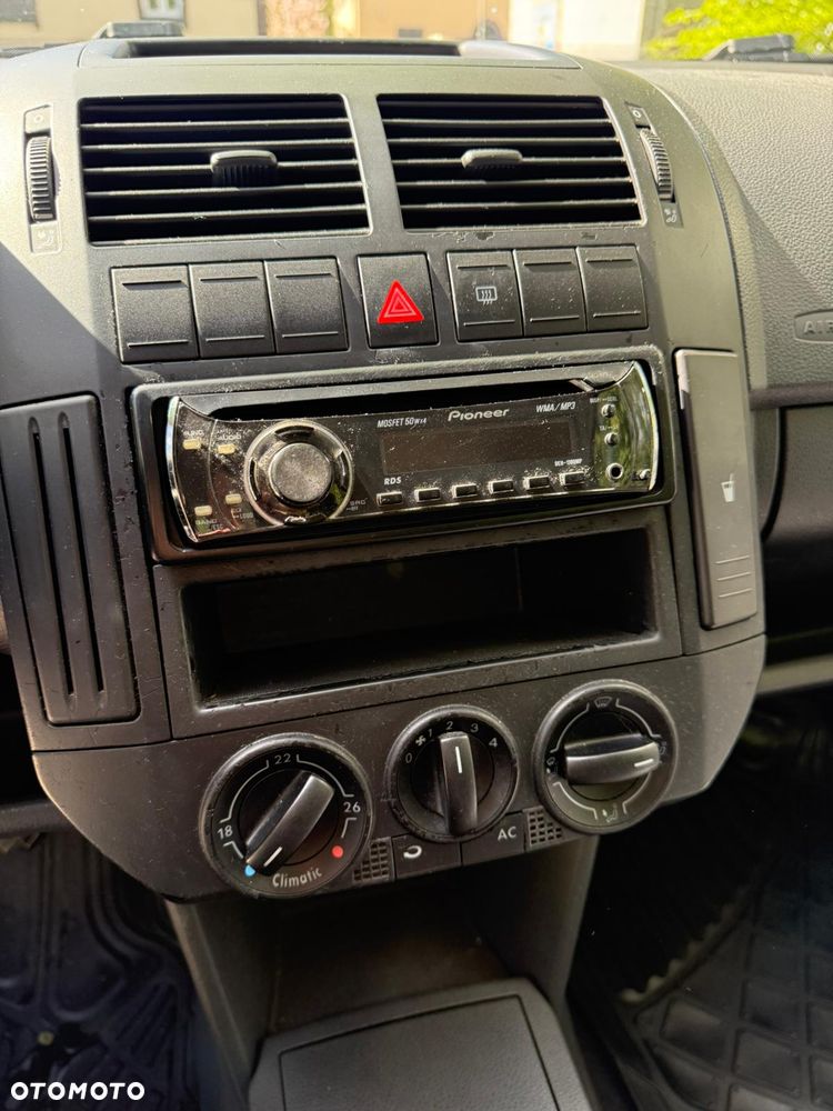 Volkswagen Polo 1.4 16V Comfortline - 14