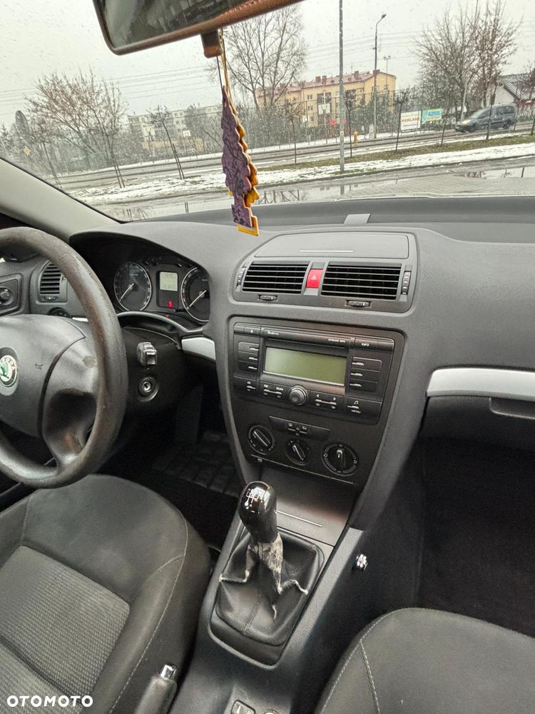 Skoda Octavia 1.6 Ambiente - 18