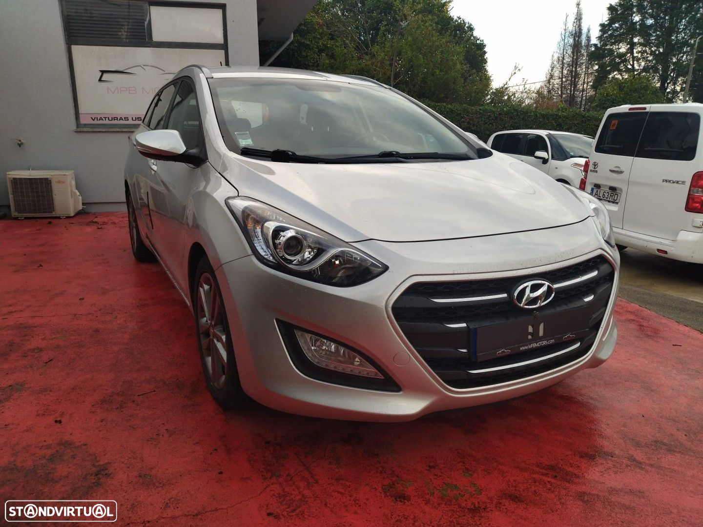 Hyundai i30 SW 1.6 CRDi Blue Comfort Auto AC+J17 - 3