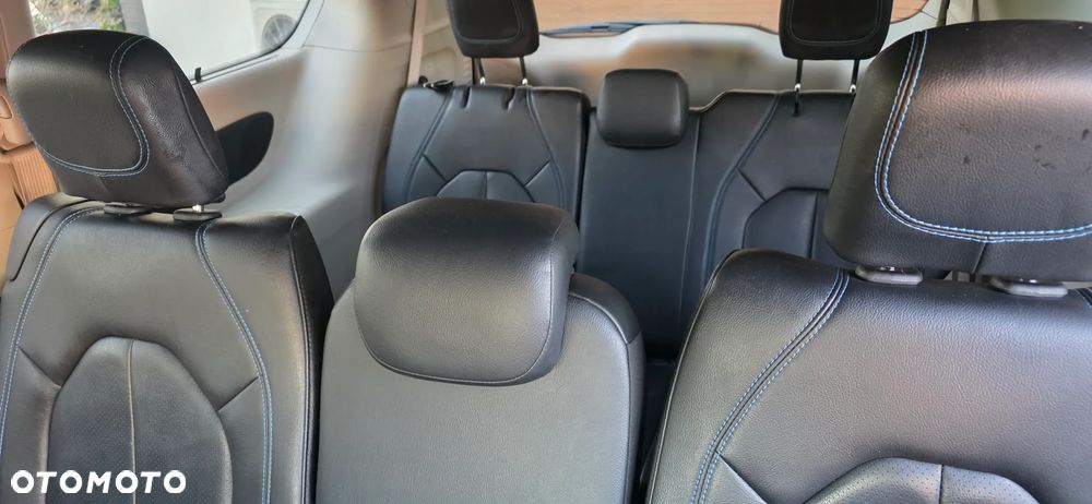 Chrysler Pacifica - 23