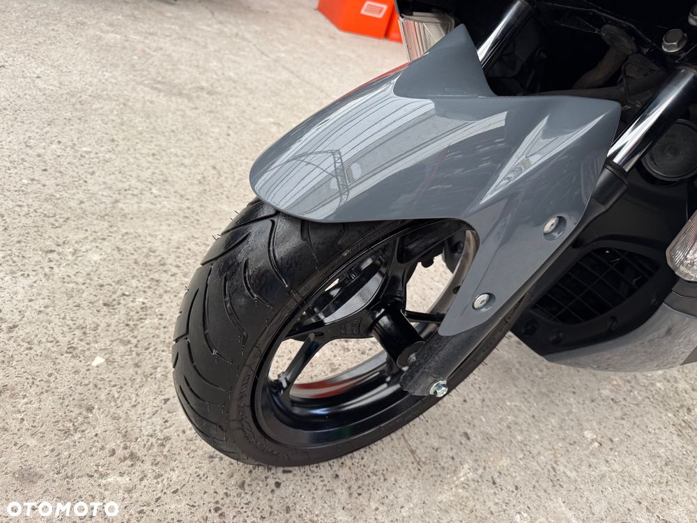 Yamaha NMAX - 18
