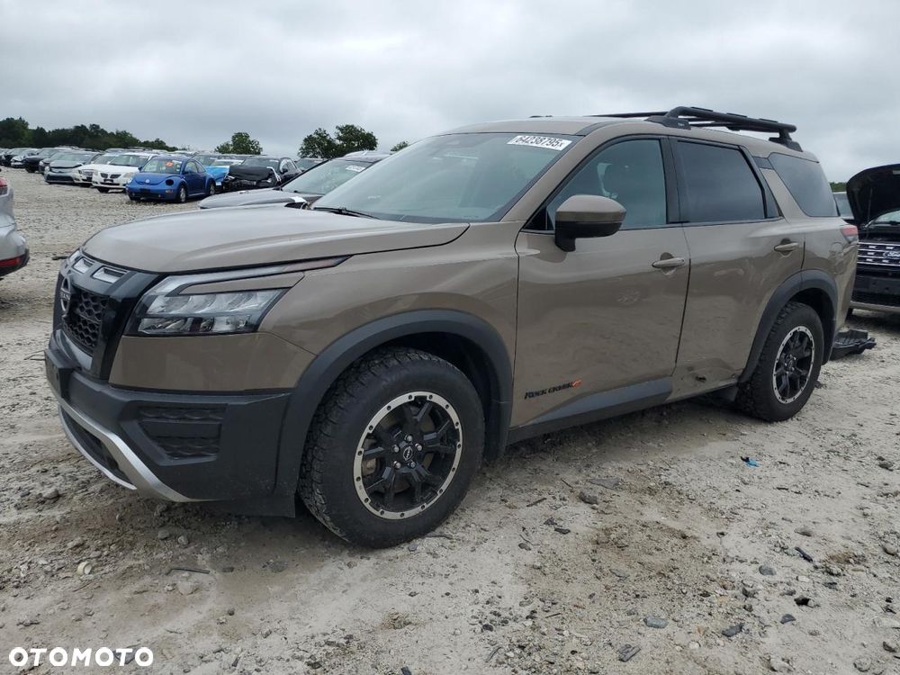 Nissan Pathfinder - 1