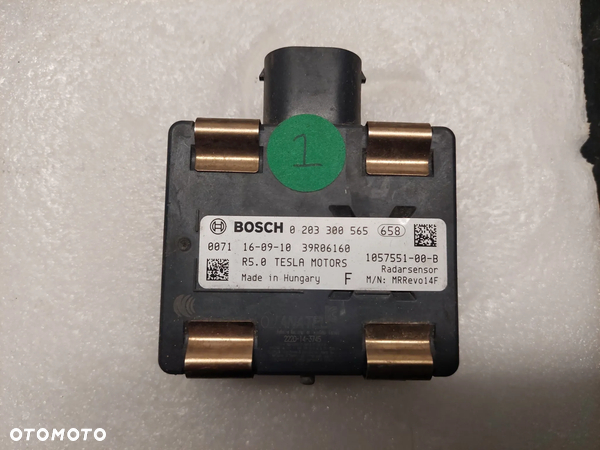 TESLA X S distronic radar sensor 0203300565