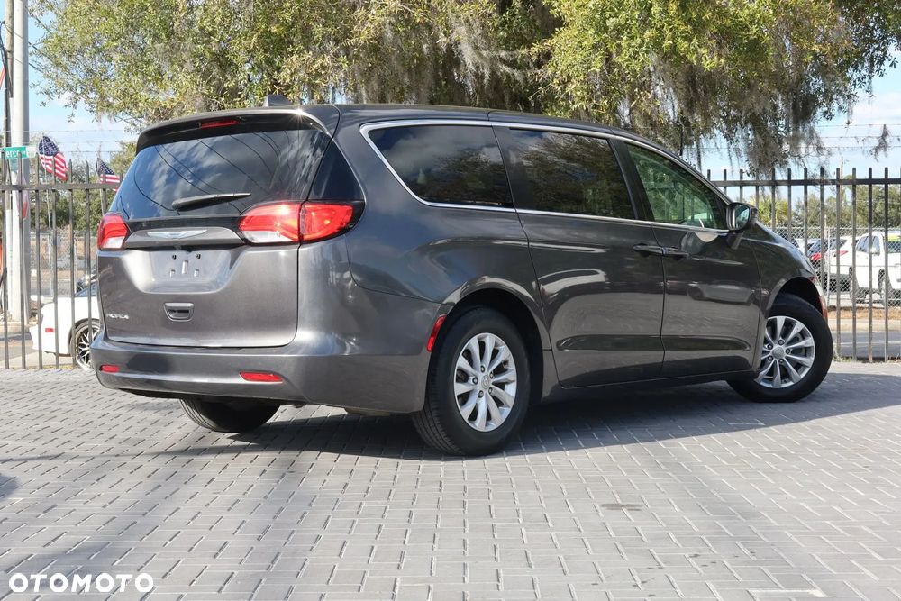 Chrysler Pacifica - 7