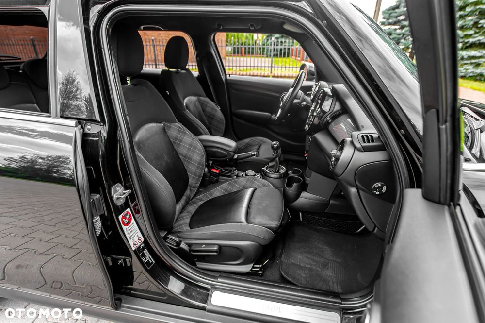 MINI Cooper Essential Trim - 7