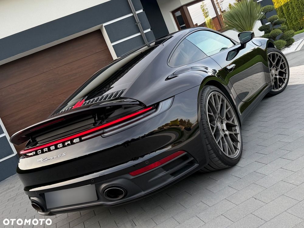 Porsche 911 Carrera 4S - 4