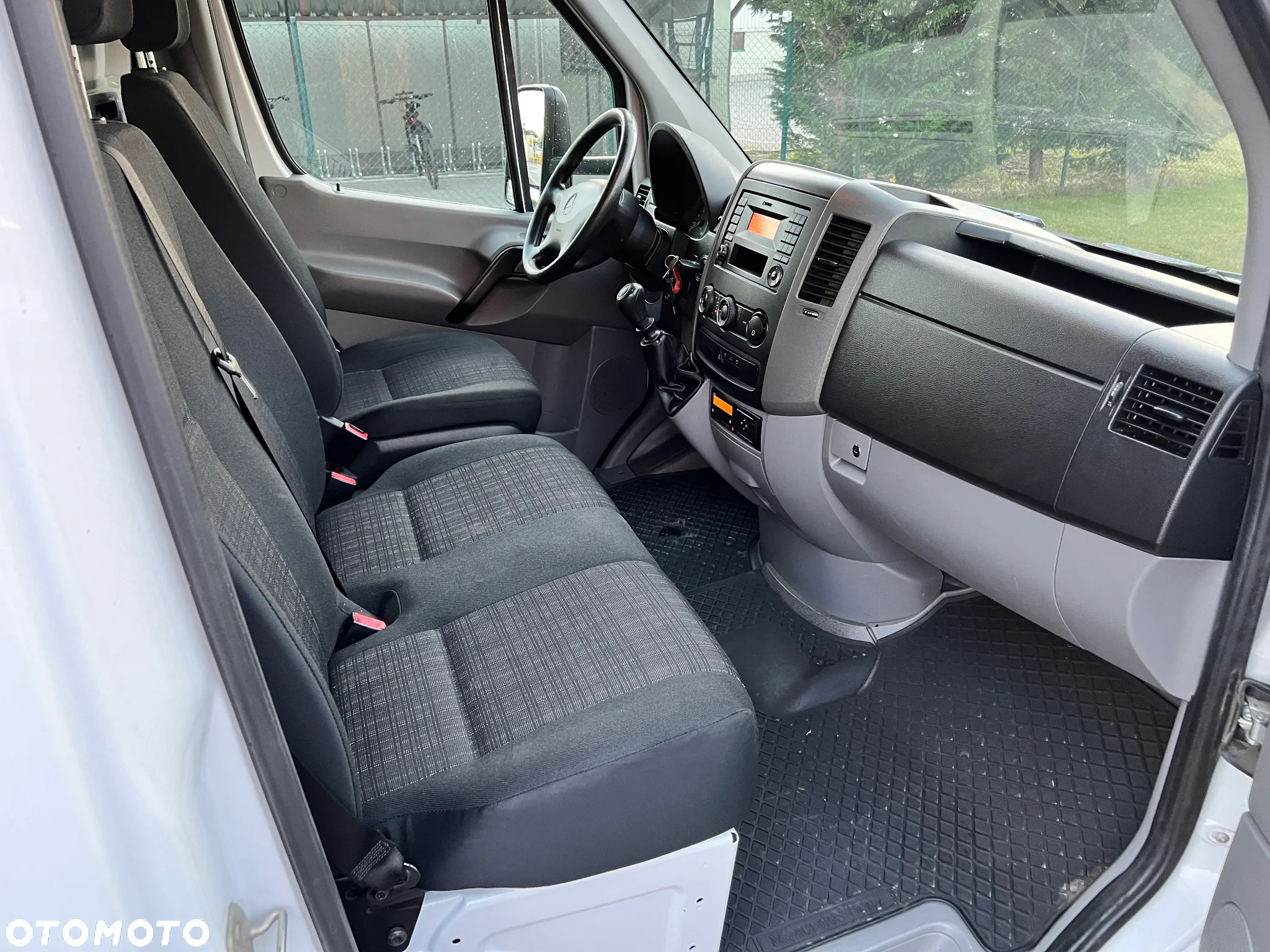 Mercedes-Benz Sprinter - 14