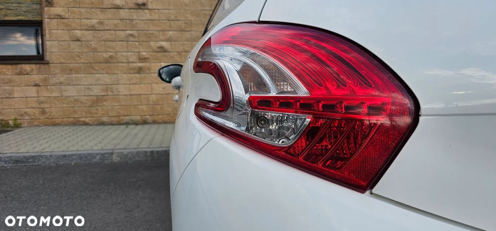 Peugeot 208 82 VTI Allure - 15