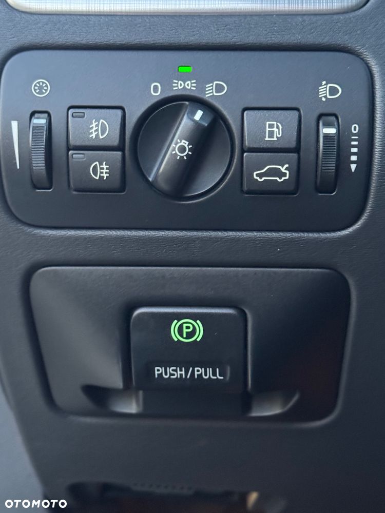 Volvo V70 D5 AWD Momentum - 11