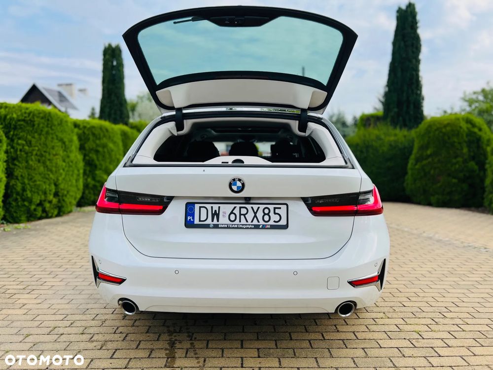 BMW Seria 3 320d xDrive Luxury Line sport - 13