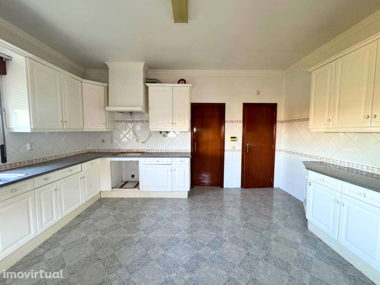 Moradia T6 Inserida num lote com 13000m2 - Grande imagem: 4/28