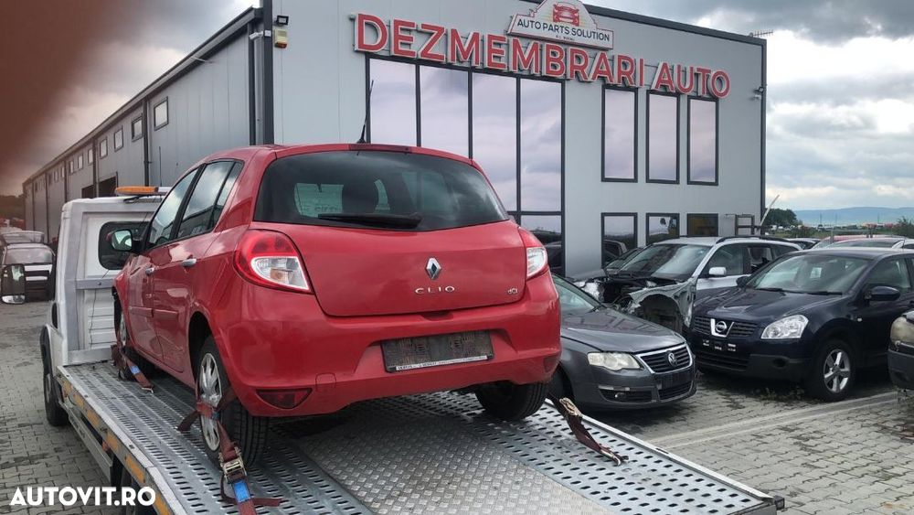 Dezmembram Renault Clio 3, 1.5 DCI an fabr 2011 - 1