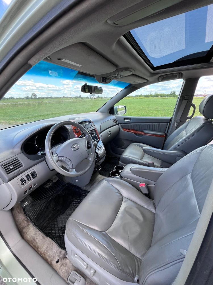 Toyota Sienna - 8