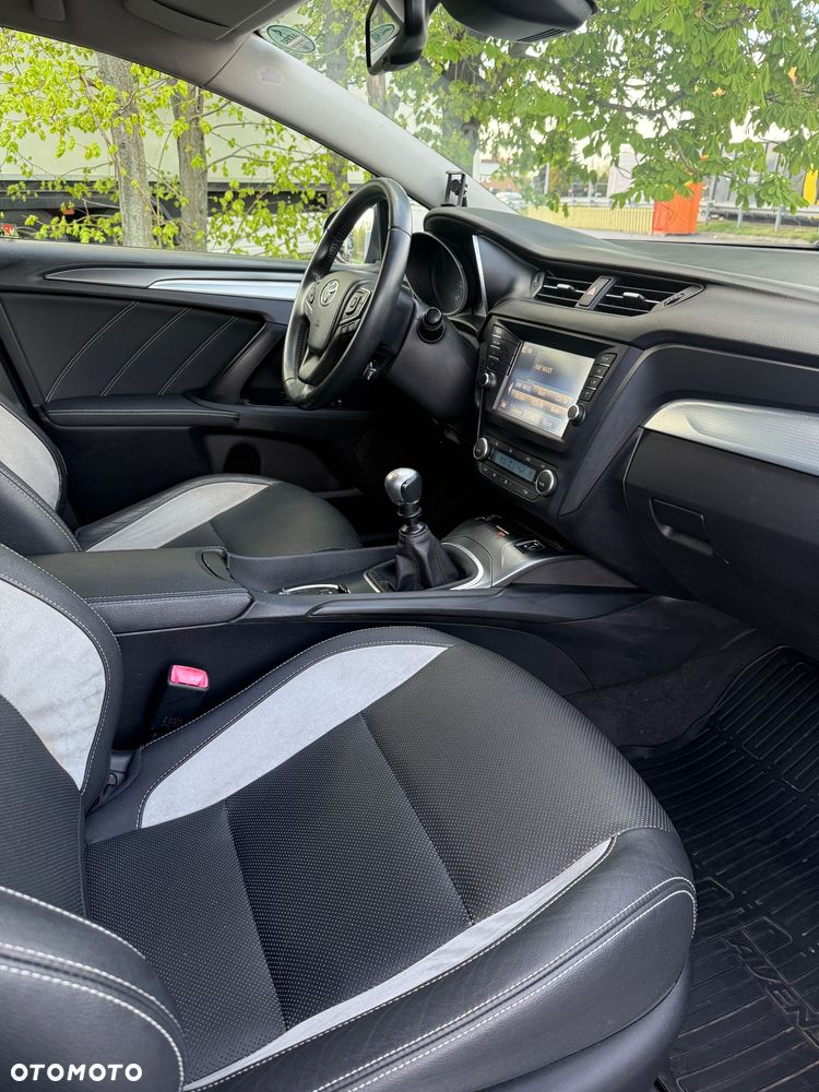 Toyota Avensis 2.0 D-4D Prestige - 24