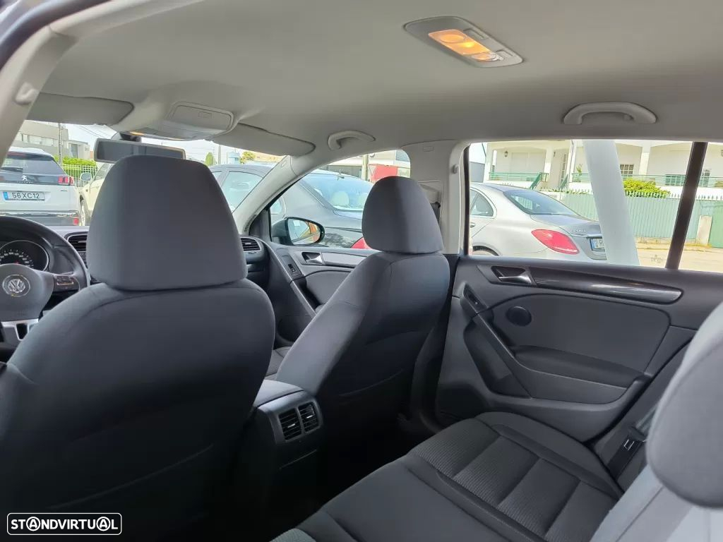 VW Golf 1.6 TDi Confortline DSG - 32