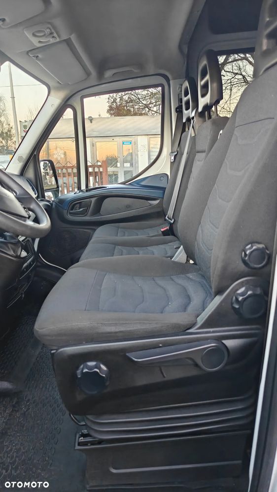 Iveco Daily 35C14  bliźniak brygadówka 7 osób - 15