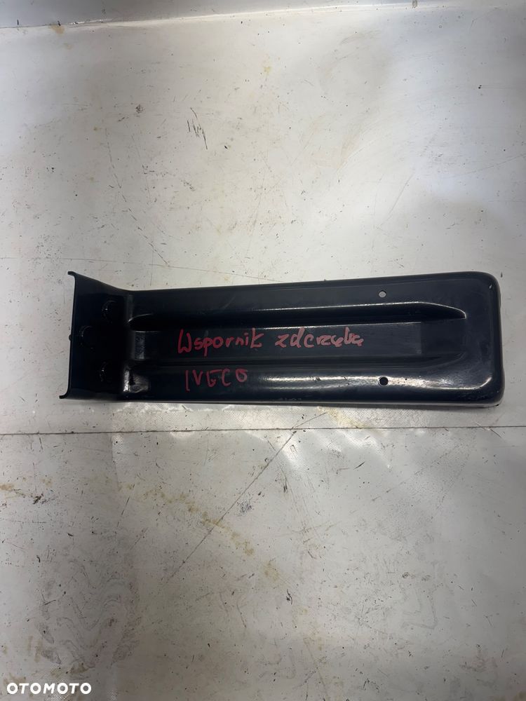 WSPORNIK ZDERZAKA IVECO - 3