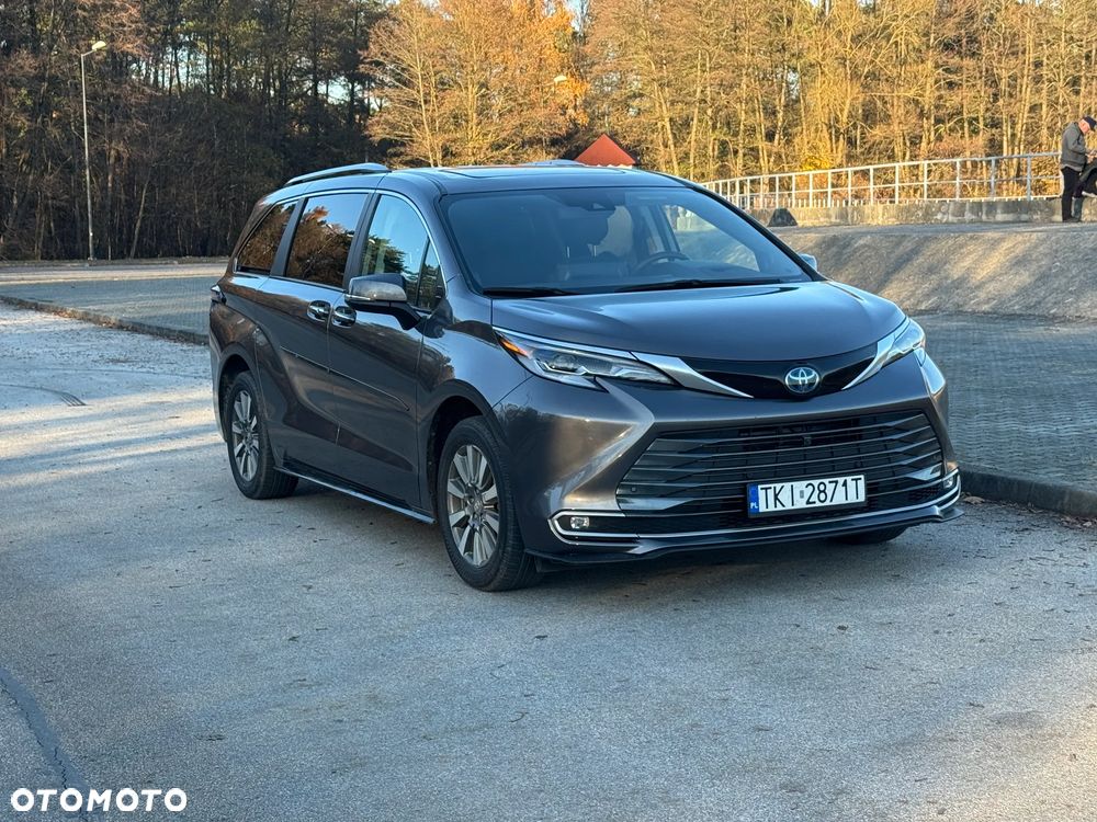 Toyota Sienna - 6