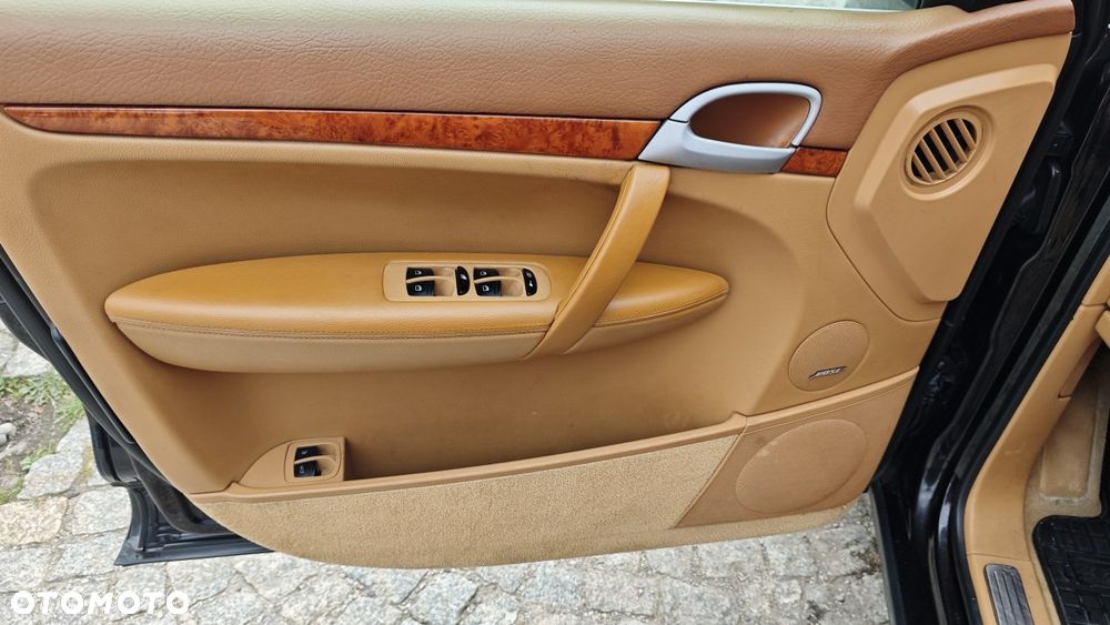 Porsche Cayenne - 16