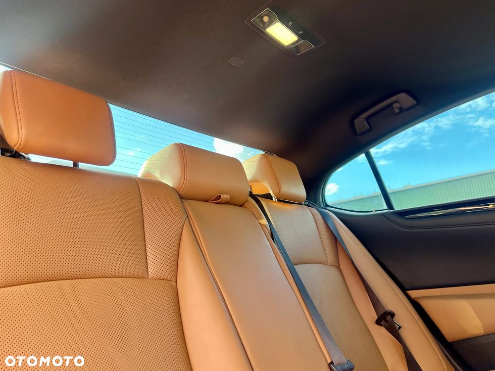 Lexus ES 300h F Sport - 24