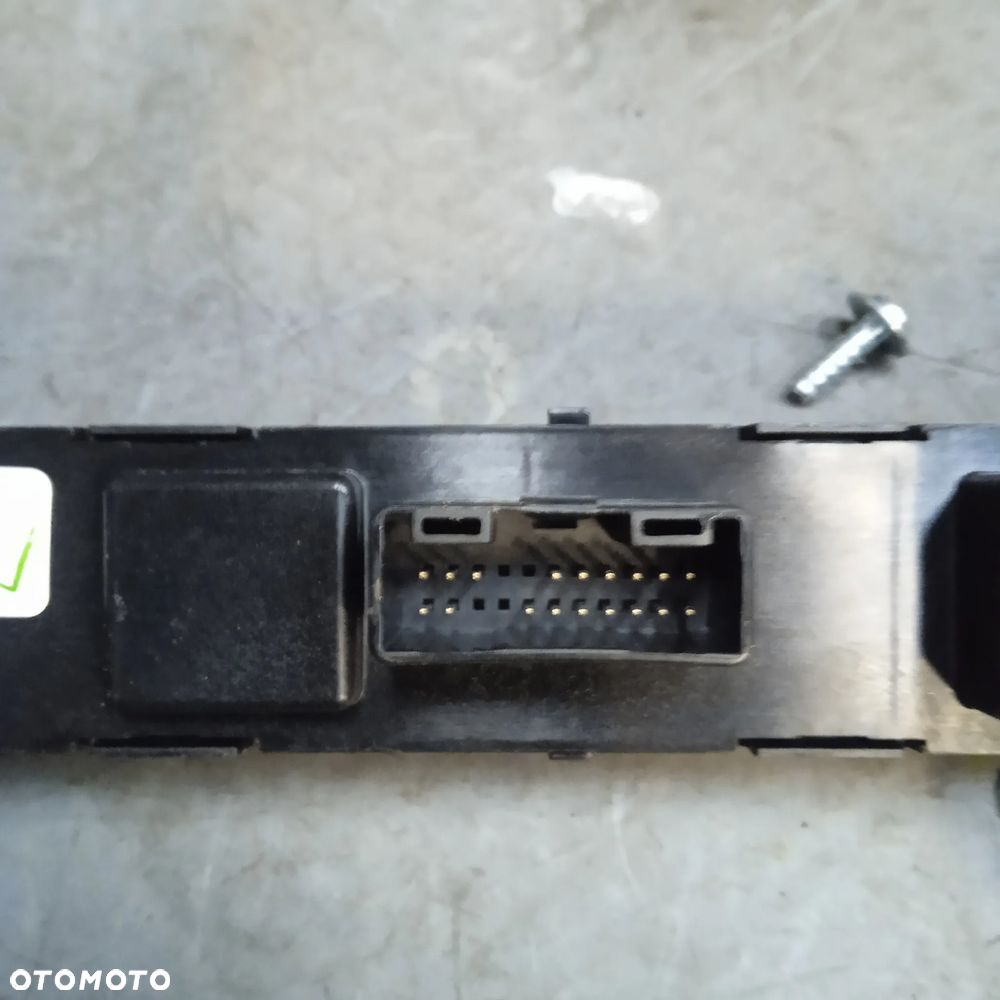 Panel awaryjnych Outlander III 8002C642 - 2