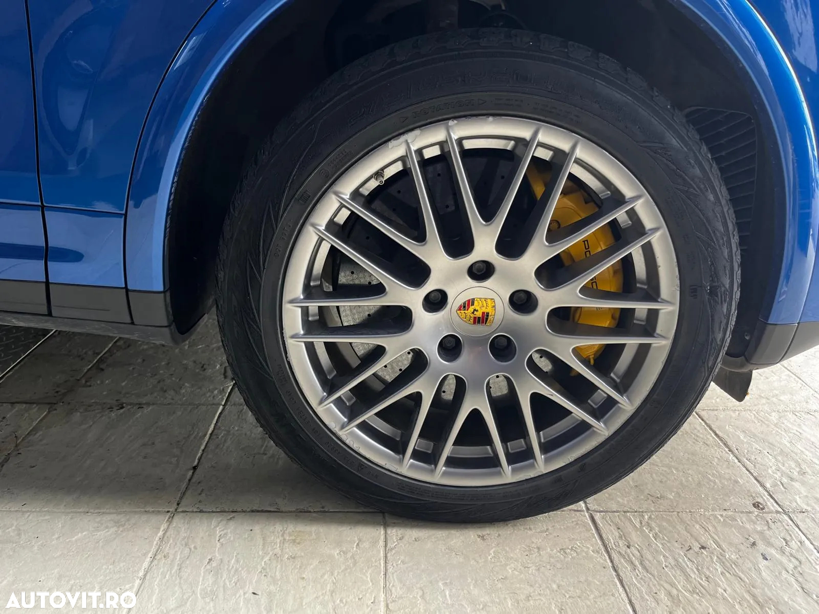 Porsche Cayenne 3.0 L - 7