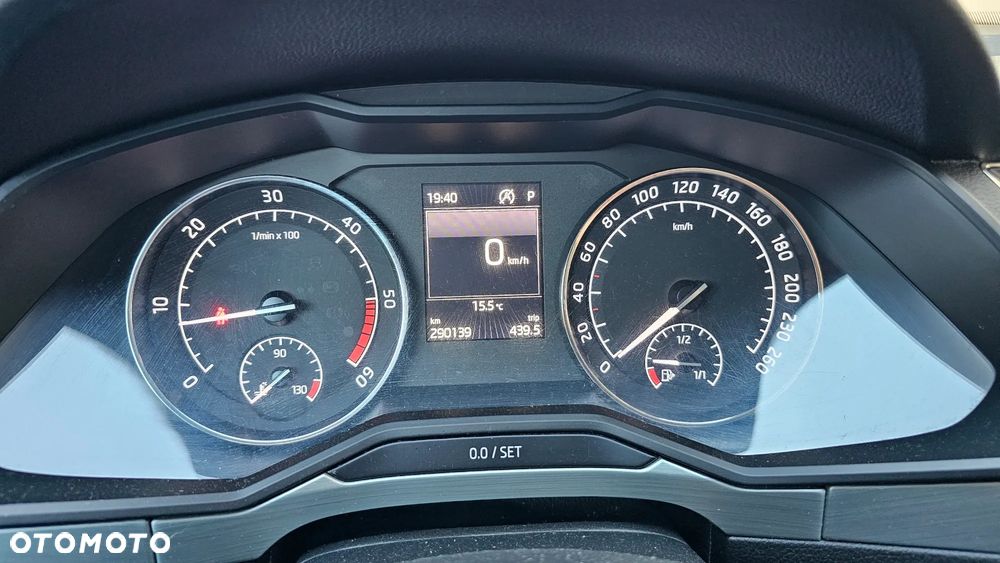 Skoda Superb 2.0 TDI Ambition DSG - 36