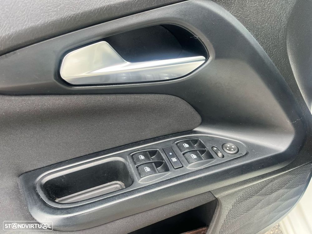 Fiat Tipo Station Wagon 1.3 M-Jet Lounge - 21
