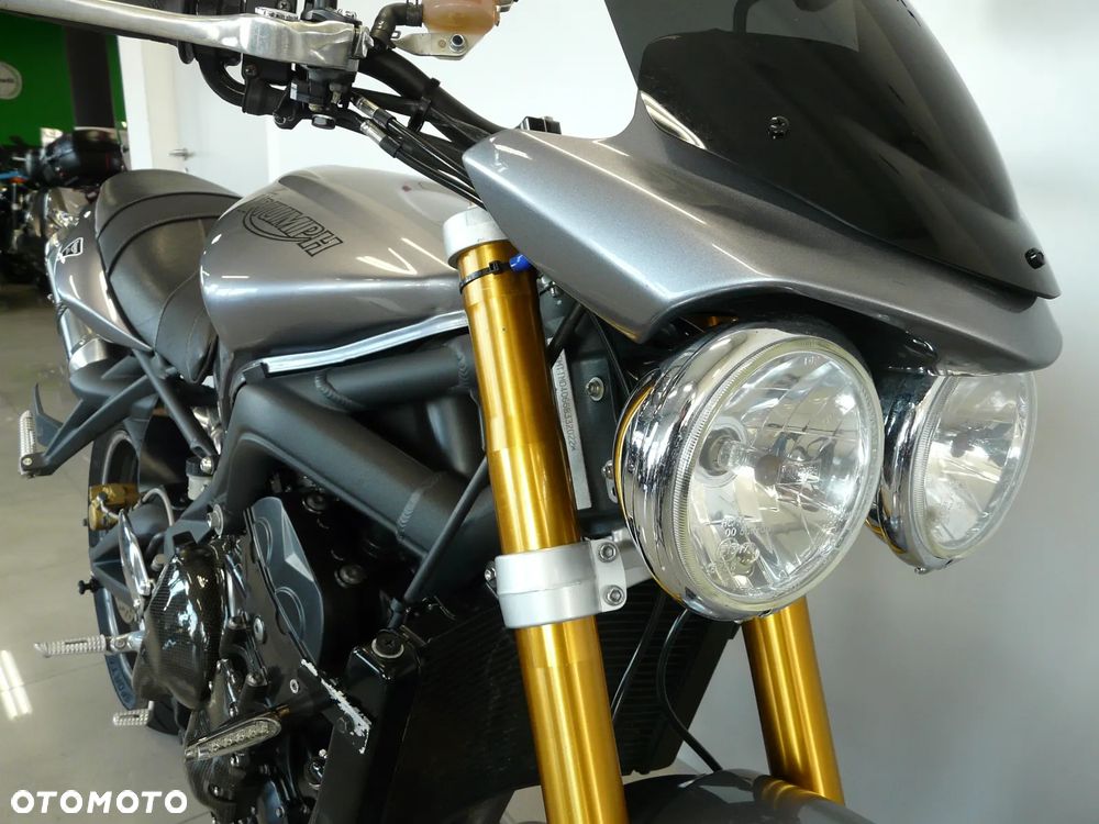 Triumph Street Triple - 4