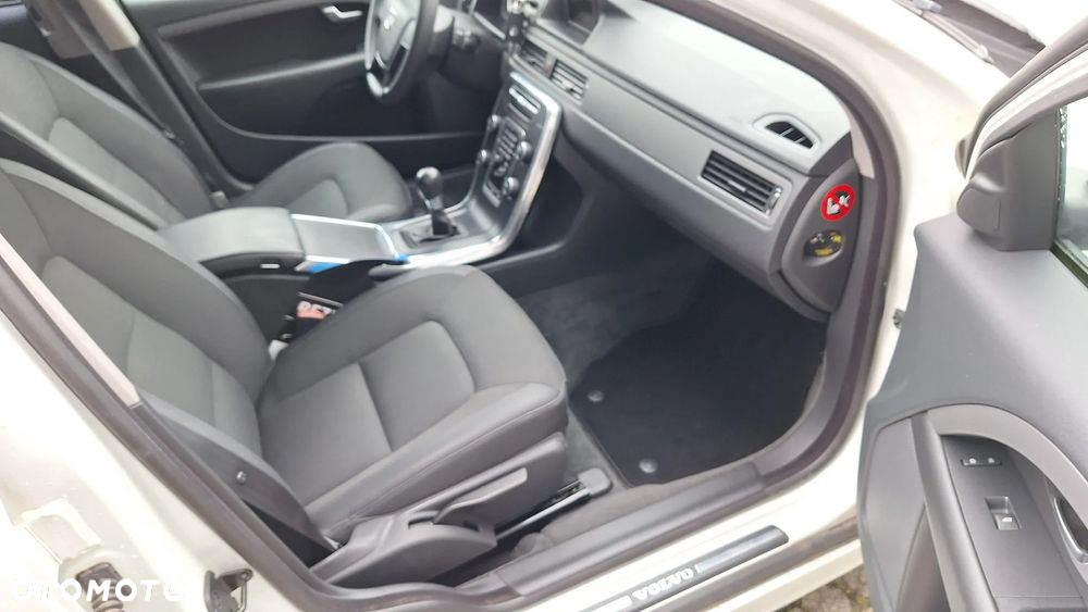 Volvo V70 T4 Momentum - 8