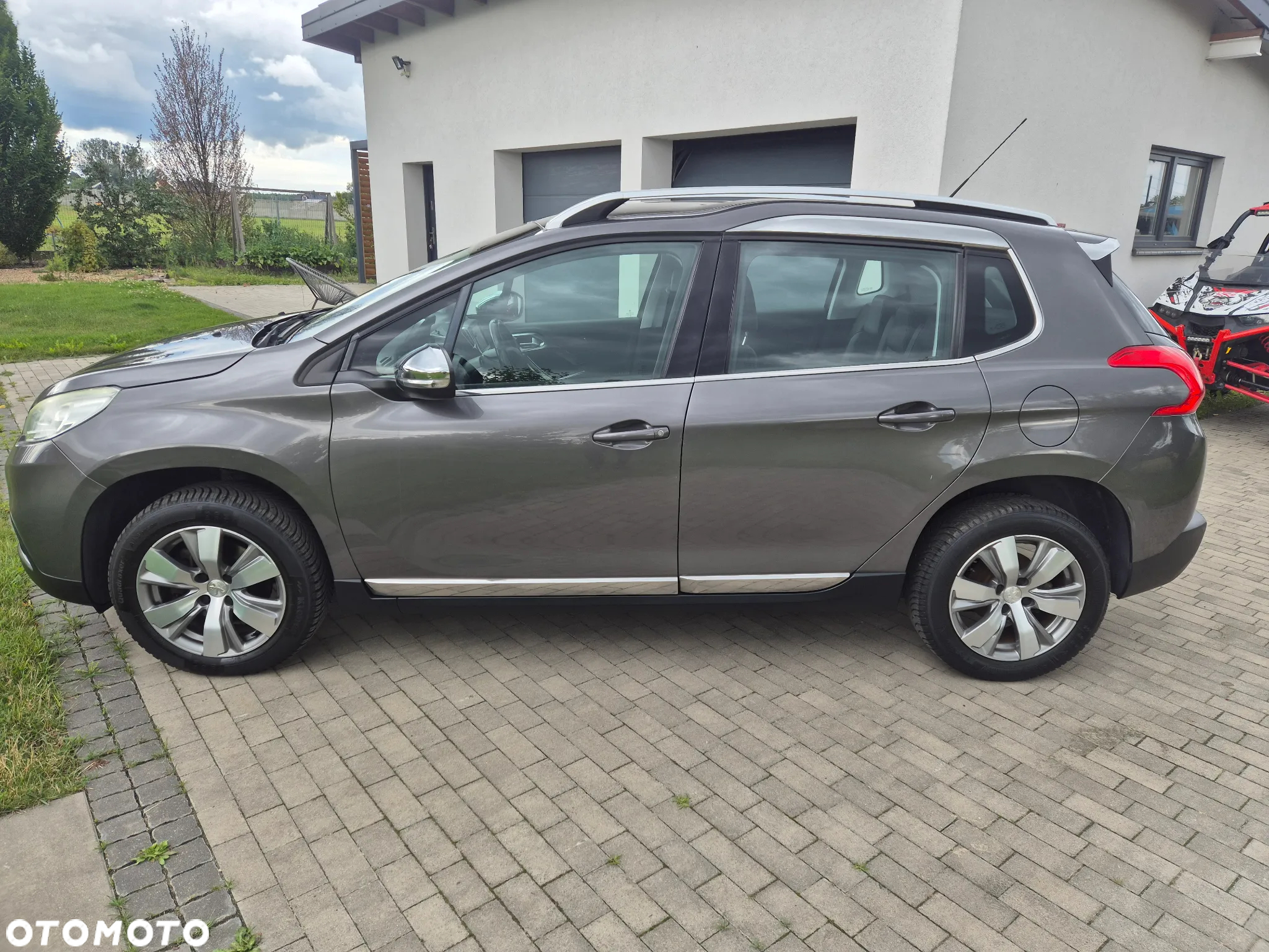 Peugeot 2008 1.2 Pure Tech Allure S&S - 4