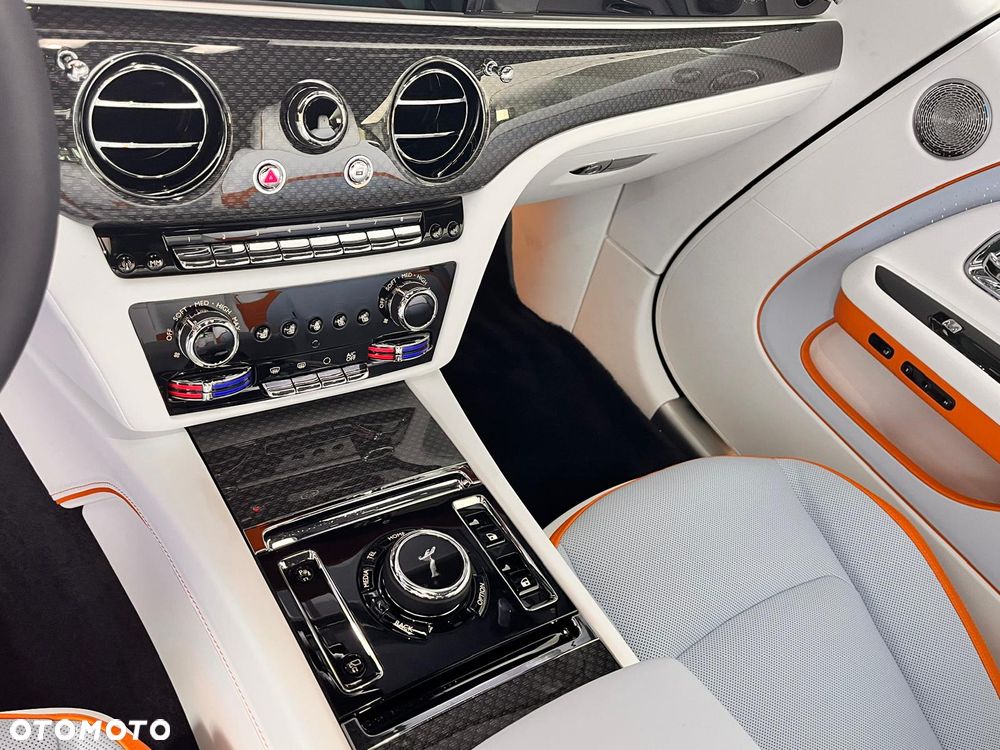 Rolls-Royce Spectre - 25