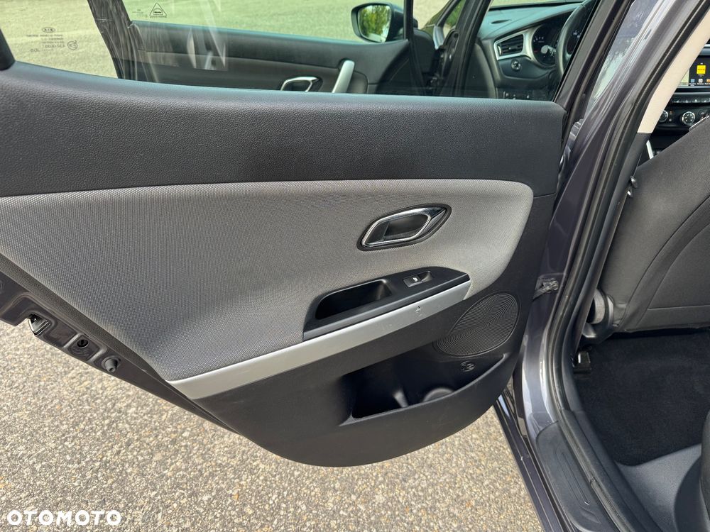 Kia Ceed 1.6 GDI ISG Platinum Edition - 23