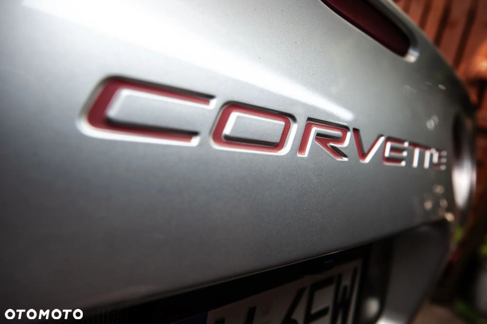 Chevrolet Corvette - 24