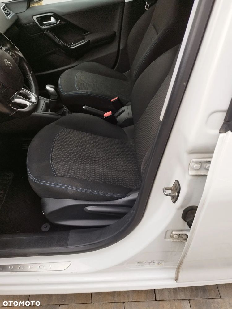 Peugeot 208 1.2 PureTech Style - 15