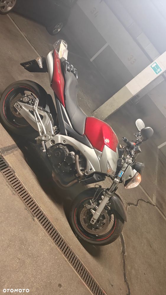 Suzuki GSR